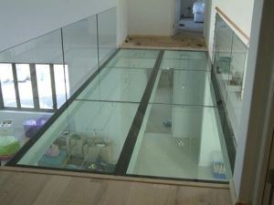 মেঝে জন্য স্তরিত গ্লাস