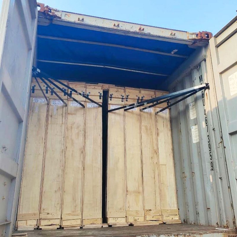 Padel court glass loading 02.jpg